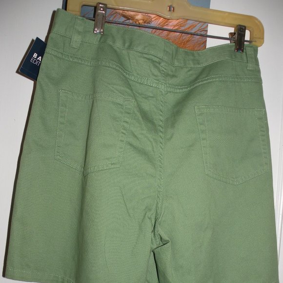NEW WITH TAGS BASIC EDITIONS GREEN BERMUDA SHORTS SIZE 8 - Picture 1 of 5